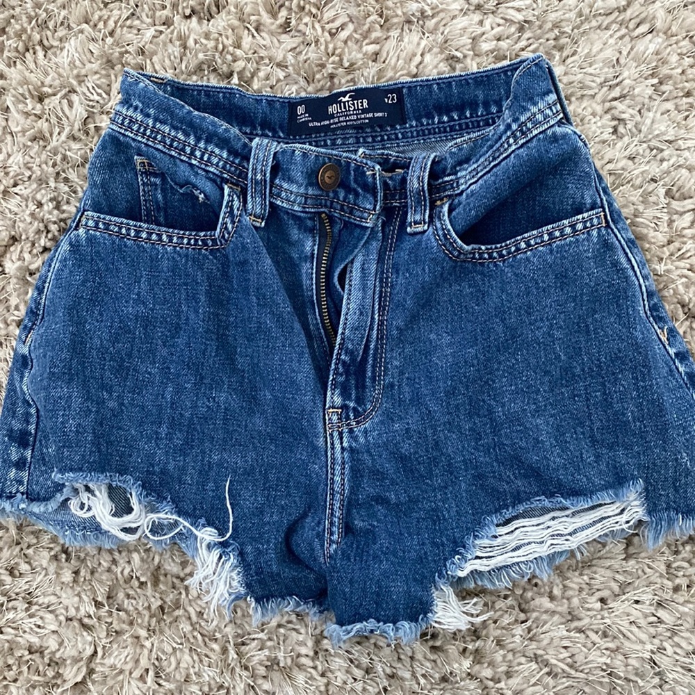 High wasted vintage style Hollister shorts